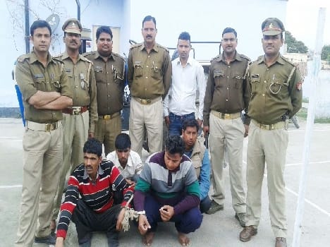 Arrested three gangsters looted with tractor
