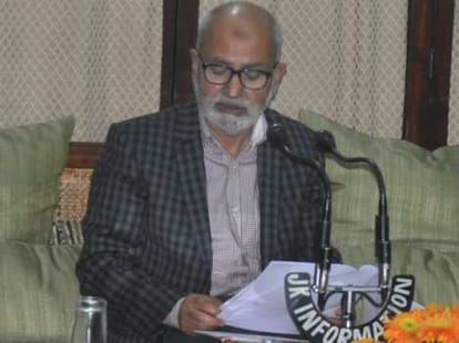 home secretary suresh kumar transfered after masarat alam release