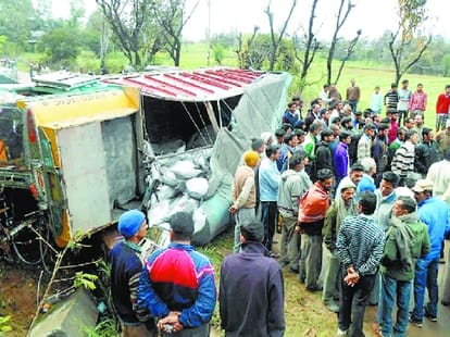 Two brother from himachal died in road acccident atchandigarh.