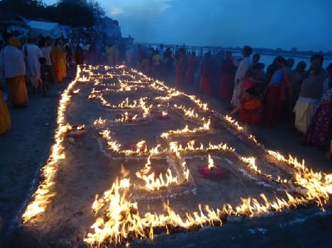 devotees enlightened crores lamp on the bank of yamuna
