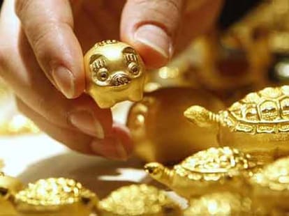RBI hold 557 tone gold and 20 thousand tone with public