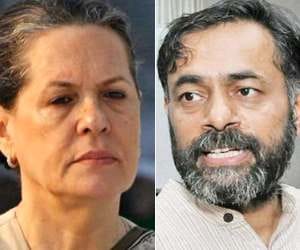 sensational disclosure on yogendra yadav by digvijay