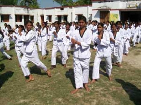 School girls learned karate bets