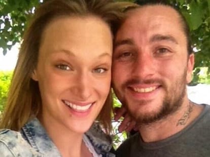 pregnant woman hide heroin in her underparts of body