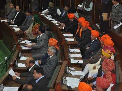 Omar Abdullah bats for all party delegation to PM for flood relief 