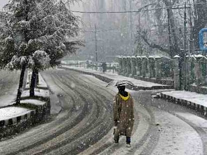 flood and landslide alert issued in kashmir