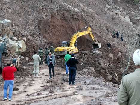 jammu srinagar highway again closed due to landslide