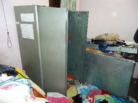 Chinakhan hacked off burglars in the house