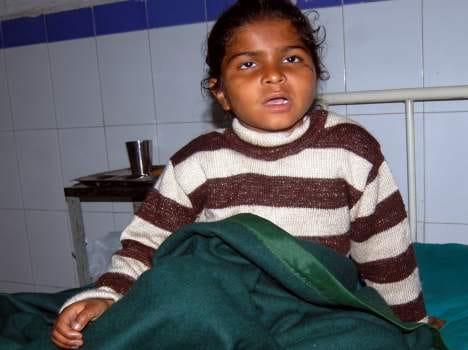 mother pushed daughter in gangnahar.