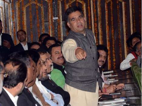 bjp mla ravinder raina gets warm welcome in jammu
