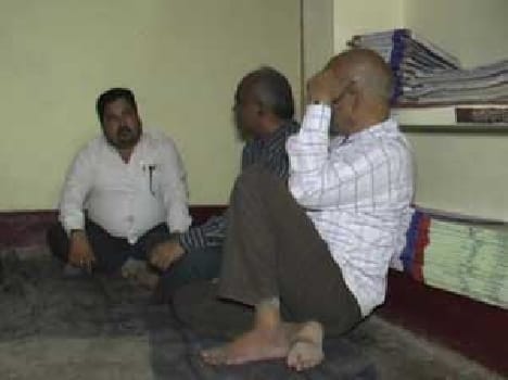 Two clerks caught accepting bribes