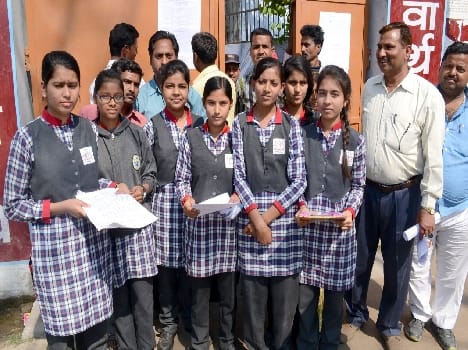 Central school kids Memorandum given to the DM