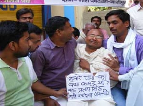 Satyagraha for the arrest of the killers of Manoj