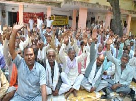 Employees began picketing