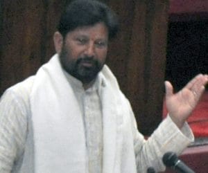 short of doctors in hospitals