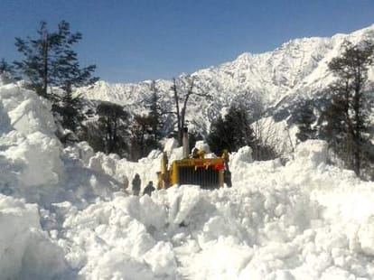 rohtang pass in kullu manali.