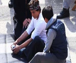 Shahrukh injured during shooting film Fans