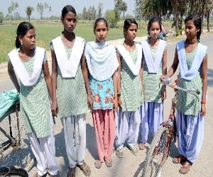 Police distributed to poor children reading