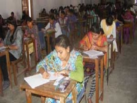 Many of the university team arrived , the candidate - teacher upset