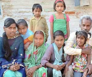 aarti mother took home orphans.
