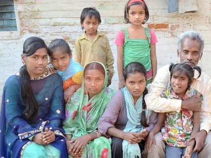 aarti mother took home orphans.