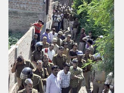 father and son murdered in allahabad by unknown shooter