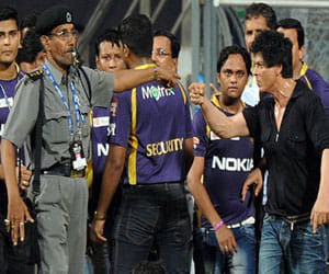 police register FIR against Shah Rukh Khan in Wankhede case