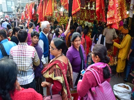 Navratri: liturgical material has plenty of shopping at stores