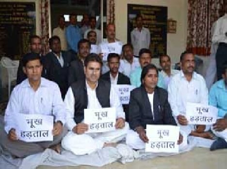 Hunger strike in protest of lawyers