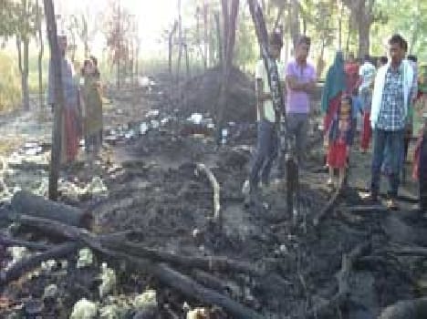 Eight huts destroyed in fire