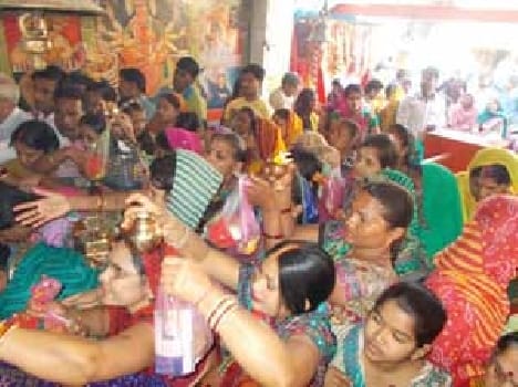 Queue in the temple of Durga Didar
