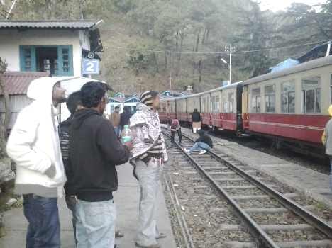 Kalka-Shimla toy train wheels stopped, 500 passengers stranded.