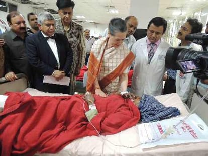 Sonia Gandhi in trauma center in Lucknow.