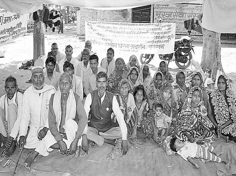 The villagers went to lay day
