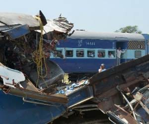 Investigation of Janta train accident in Bachhrawan.