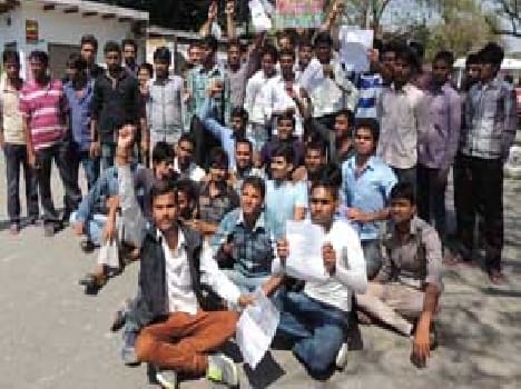 Police involved in recruiting candidates blockade imposed