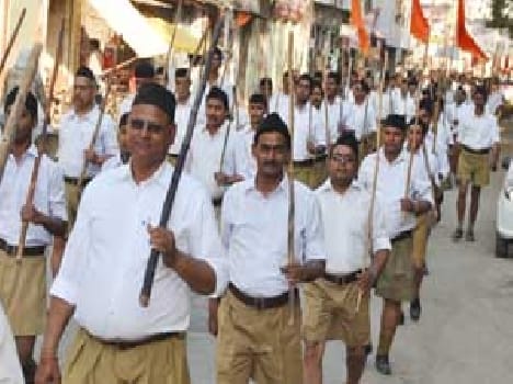 Volunteers in the city movements path