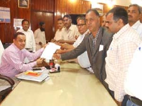 demand removal of DM and SSP of Allahabad 