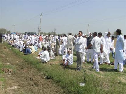 16 farmer suicide in UP.