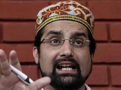 mirwaiz meet pak high commissioner.