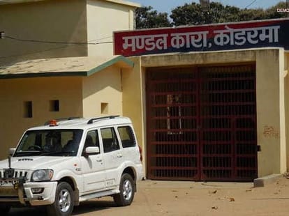 west Bengal Police arrested Jharkhand Cops In Brothel