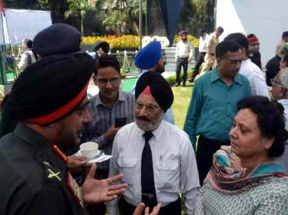 fallen insult on martyrdom day by municipal corporation