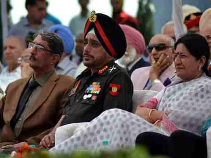 fallen insult on martyrdom day by municipal corporation