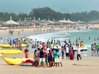 fraud by tour operator with delhi girl troup