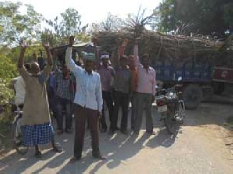 Farmers blocked roads to