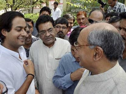 marshall prevented the digvijay singh to press conference in assembly