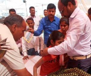 haryana guest teacher protest, little girl faint