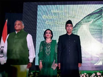 VK singh and mani shankar aiyar reach in pakistan day party