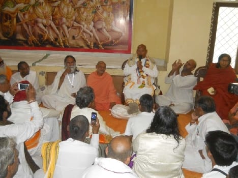 yamuna muktikaran abhiyan have organised a meeting in vrindavan