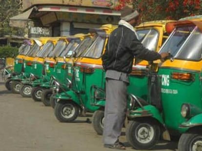 See how this lady teaches a lesson to Auto driver
